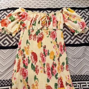 Yellow summer dress, with floral print and riches details. Size small
